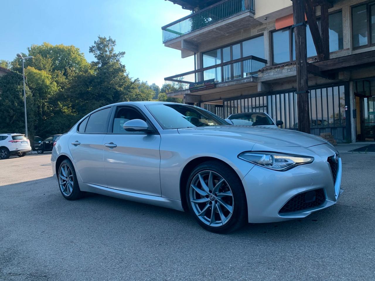 Alfa Romeo Giulia exclusive in ottime condizioni-2018 160000 km tdi 2200 cc-tagliandata-gomme seminuove