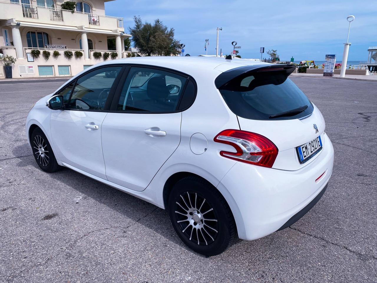 Peugeot 208 1.4 e-HDi 68 CV automatica - 2012