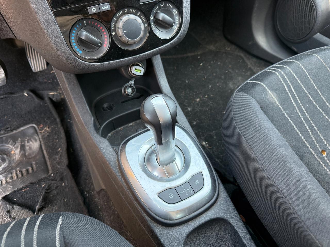OPEL CORSA 2010 1.2 BENZ 85 CV *CAMBIO AUTOMATICO ?