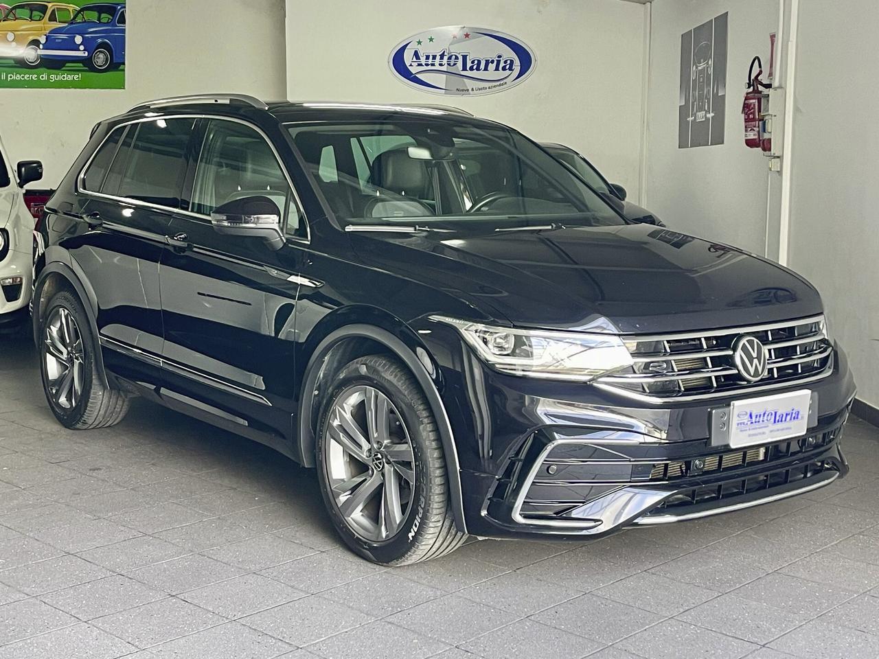 Volkswagen Tiguan 2.0 TDI 150 CV SCR DSG R-Line Fari IQ.LIGHT LED MATRIX--Digital Cockpit Pro 10,25", Navi