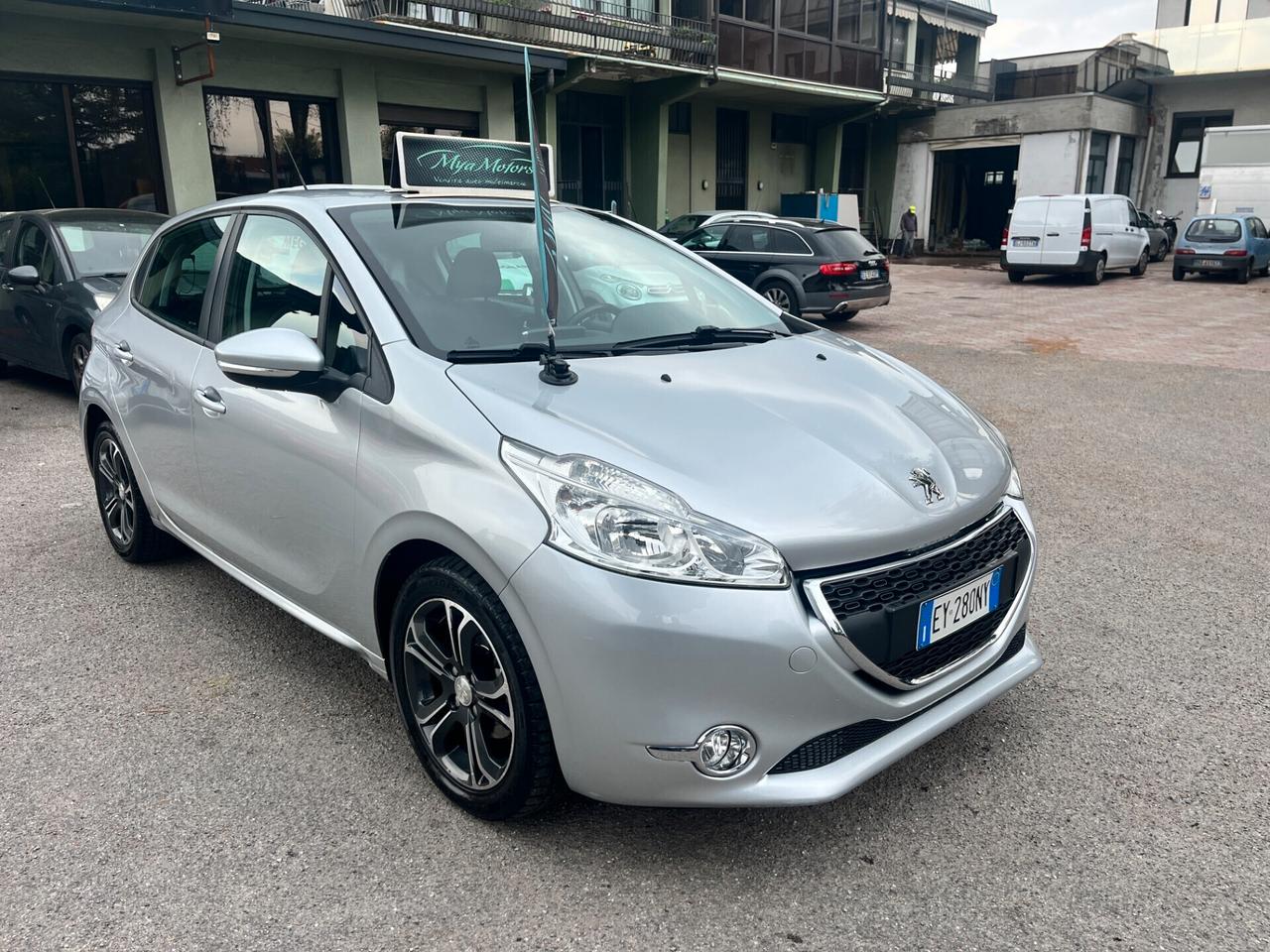 Peugeot 208 PureTech 82 5 porte Allure