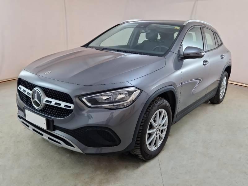 MERCEDES BENZ GLA 180 AUTOMATIC BUSINE