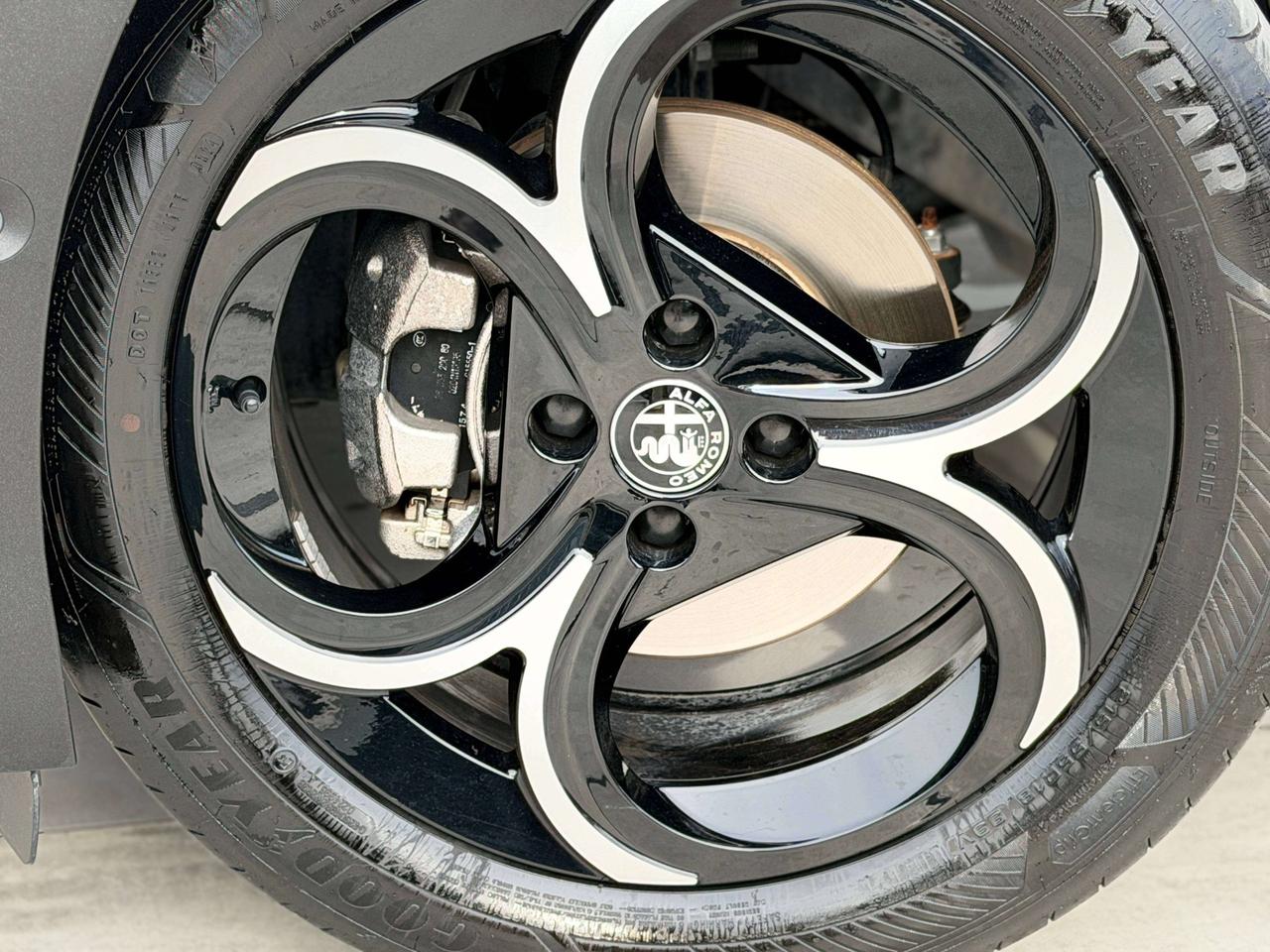 Alfa Romeo Junior 1.2 HYBRID SPECIALE 136 cv AUTOMATICA TETTO