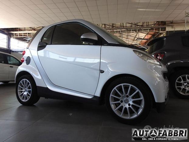 SMART - Fortwo - 1000 52 kW MHD coupé passion