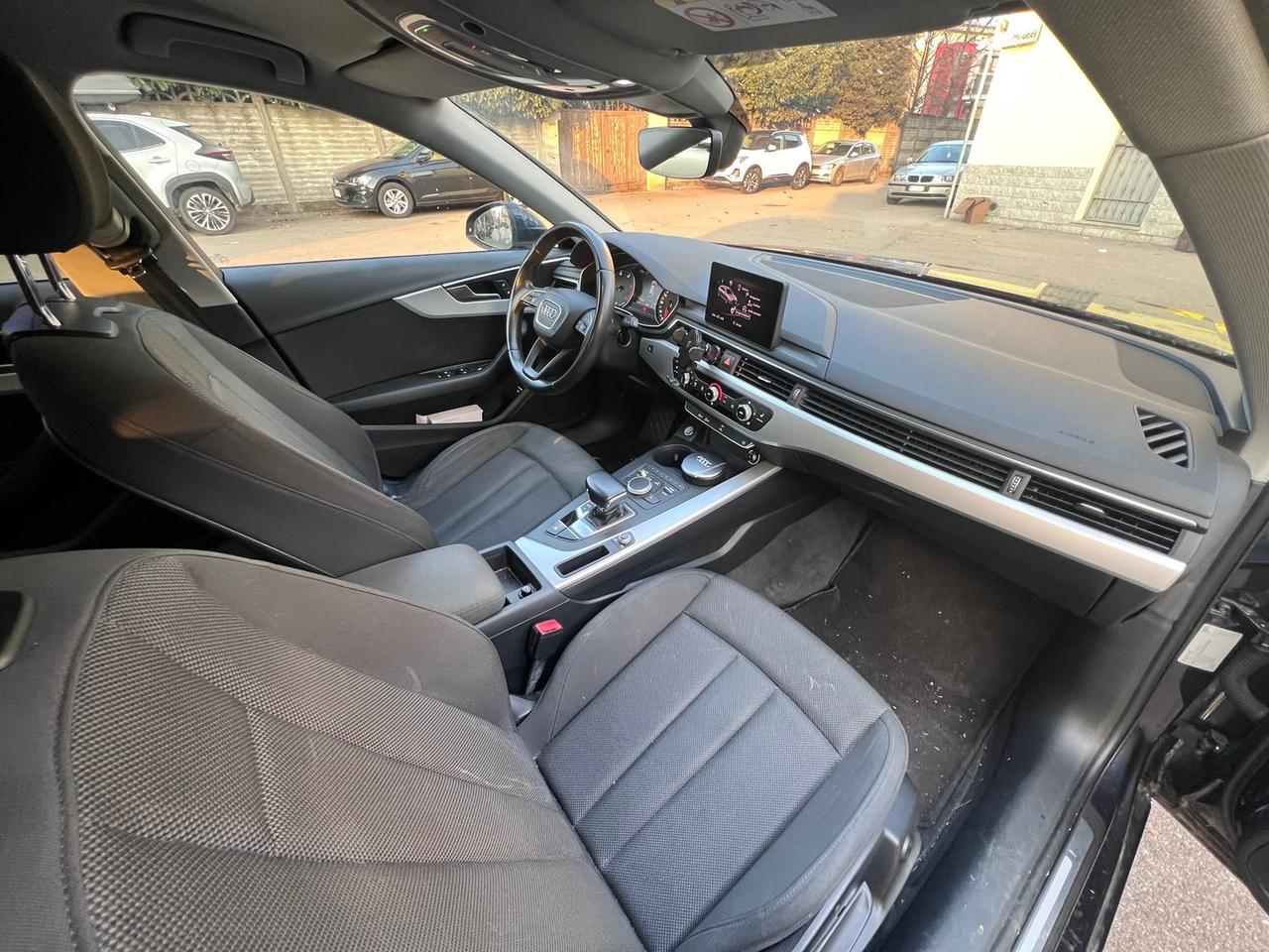 Audi A4 2.0 35 TDI Business Sport #8876