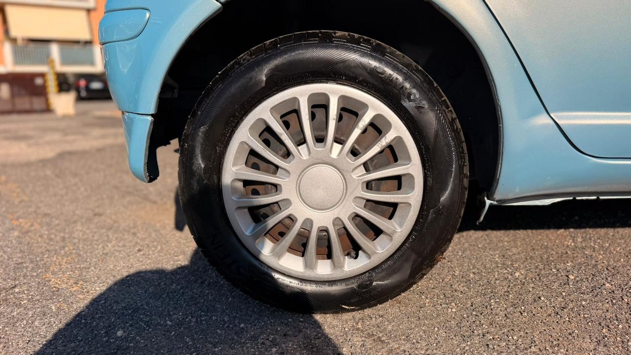 Toyota Yaris 1.0i 16V cat 5 porte Sol