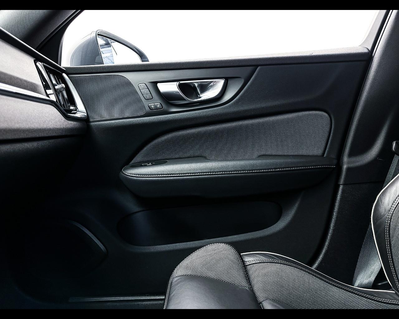 VOLVO V60 CC (2018-2024) - V60 Cross Country B4 (d) AWD automatico Plus