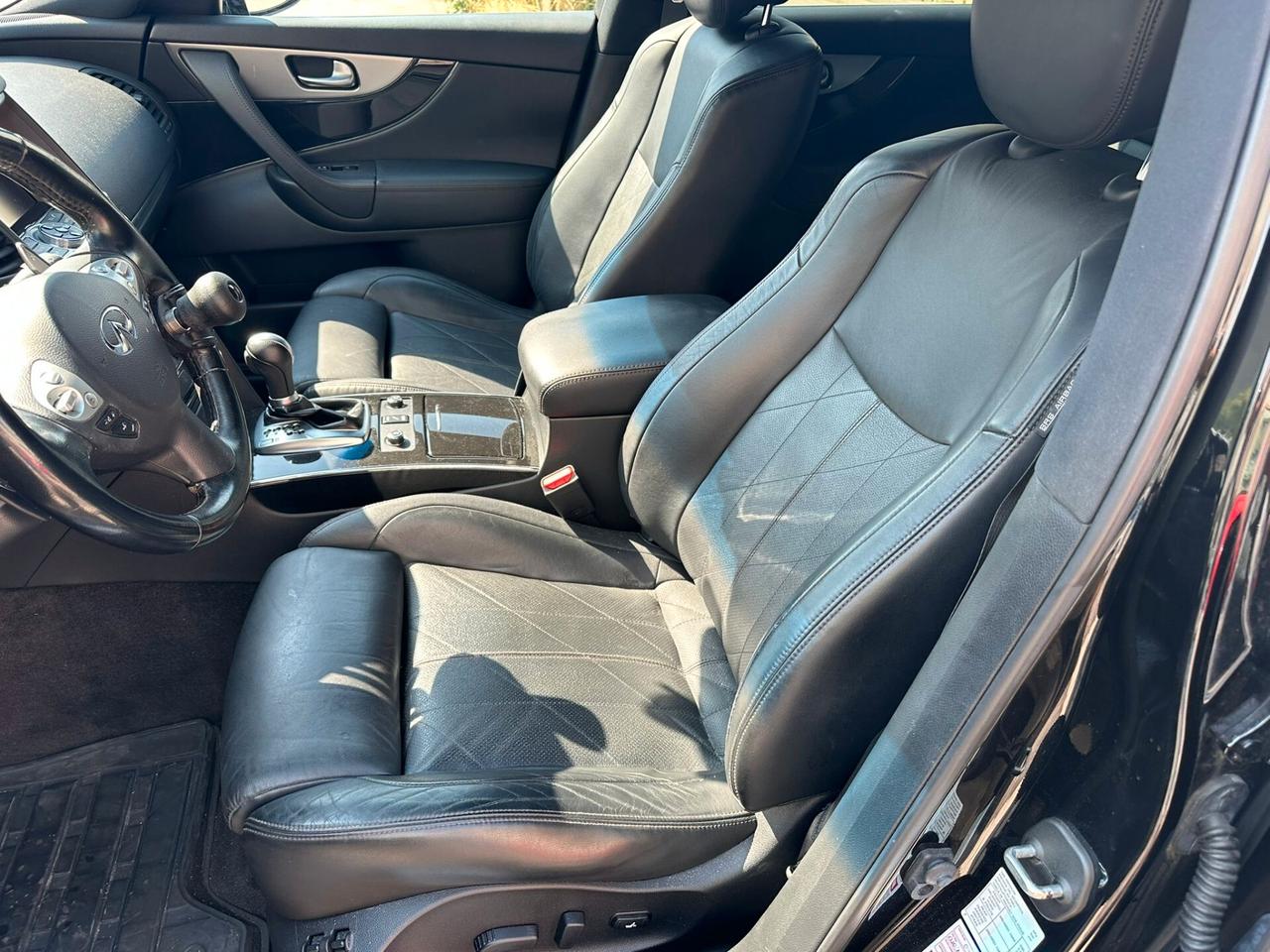 Infiniti QX70 3.0 diesel V6 AT GT Premium