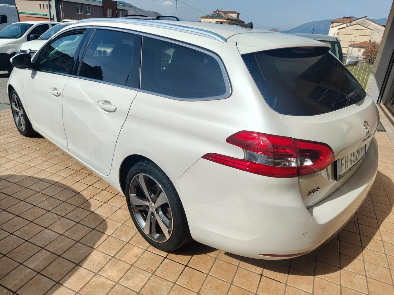 Peugeot 308 BlueHDi 120 S&S EAT6 SW Allure