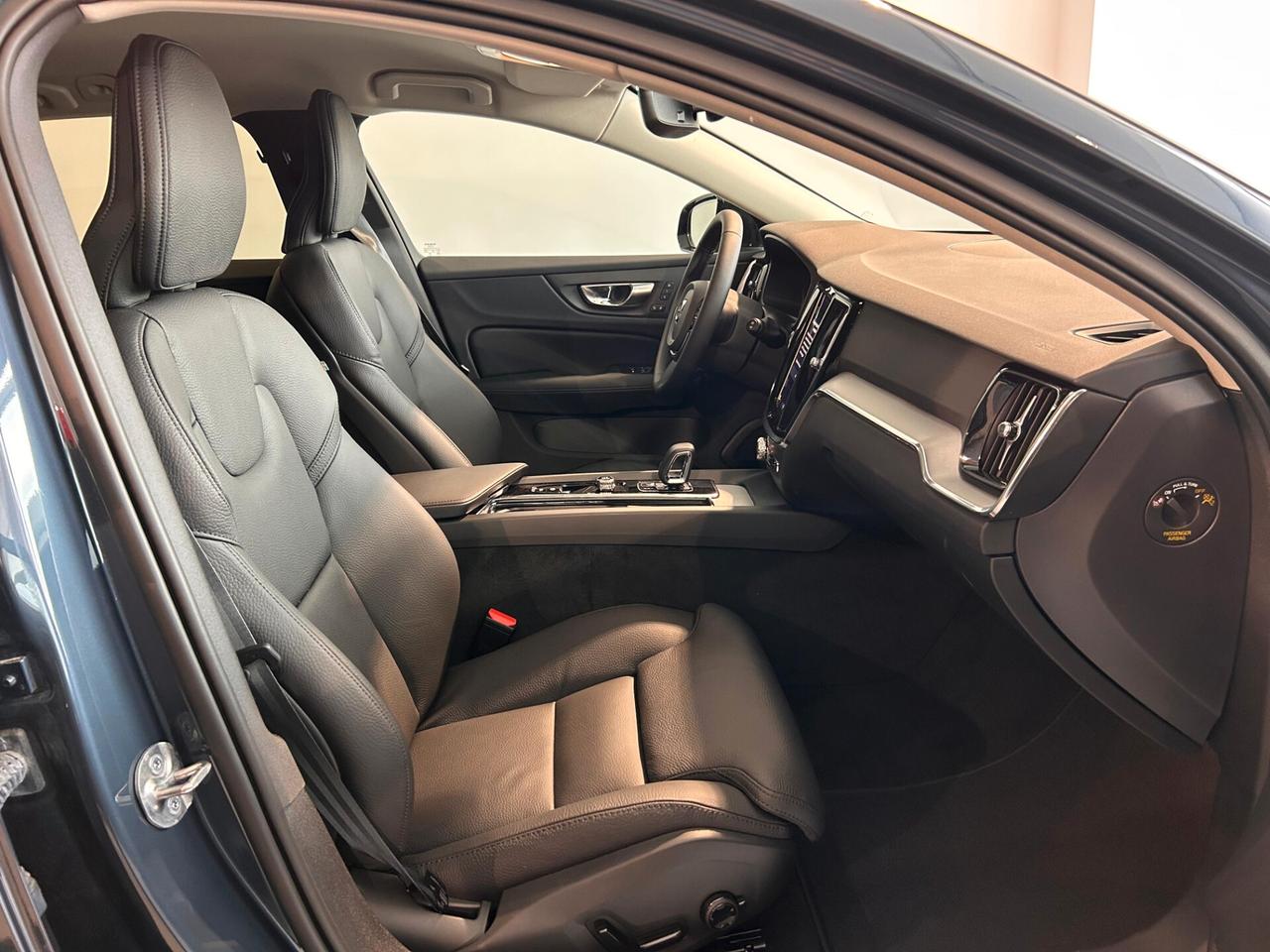 Volvo V60 B4 aut. Plus Dark *ANCHE AUTOCARRO*
