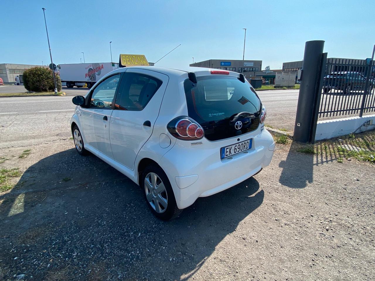 Toyota Aygo 1.0 12V VVT-i 5 porte Deep Ocean Connect
