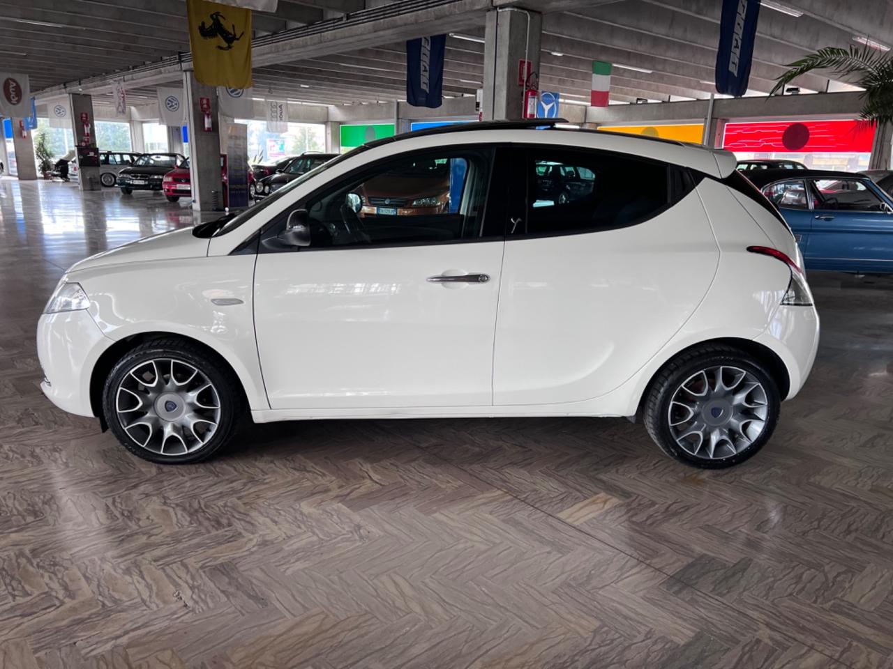 Lancia Ypsilon 1.2 69 CV 5 porte S&S Platinum Plus * Neopatentati