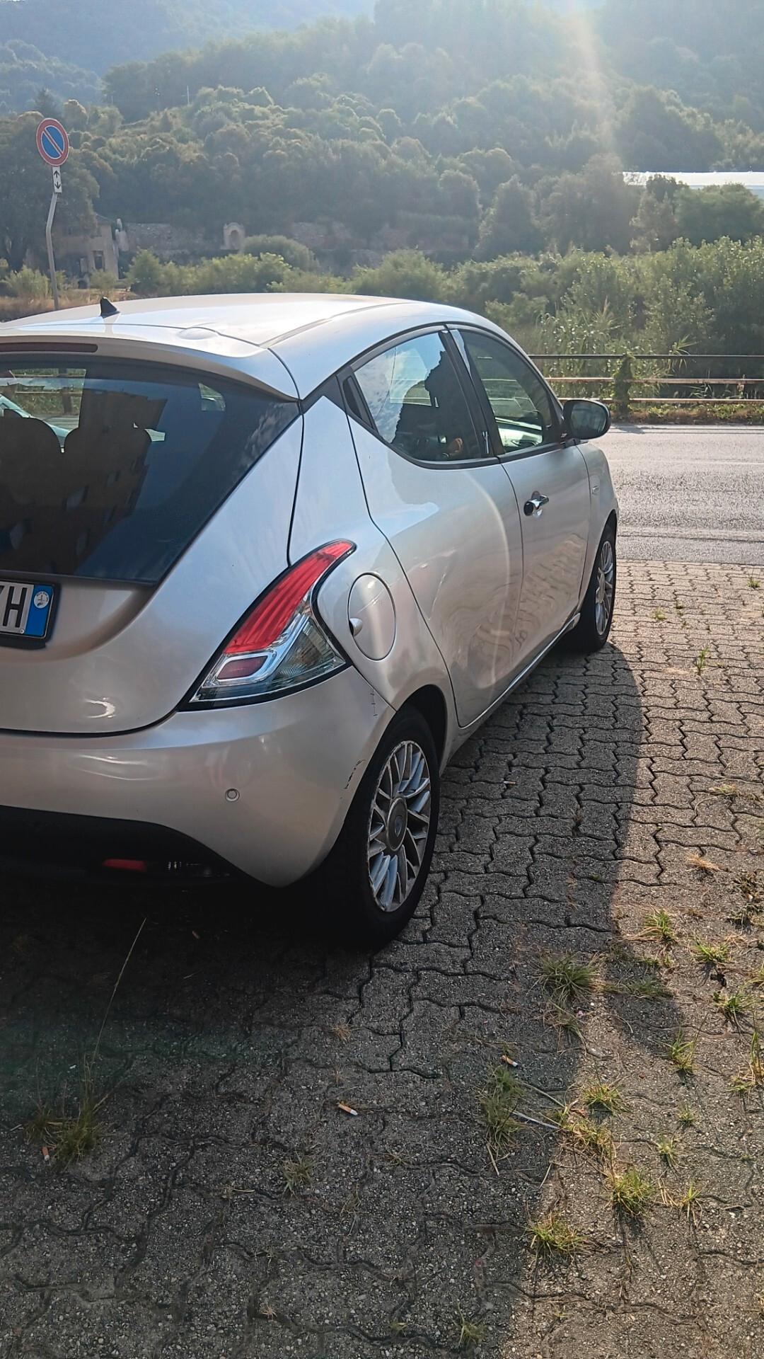 Lancia Ypsilon 0.9 TwinAir 85 CV 5 porte S&S Platinum