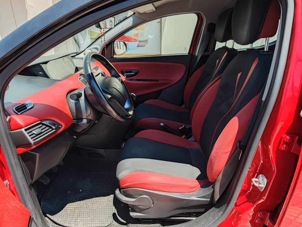 Lancia Ypsilon LANCIA YPSLON BLACK&RED 1.3 JTD 95CV STOP&START