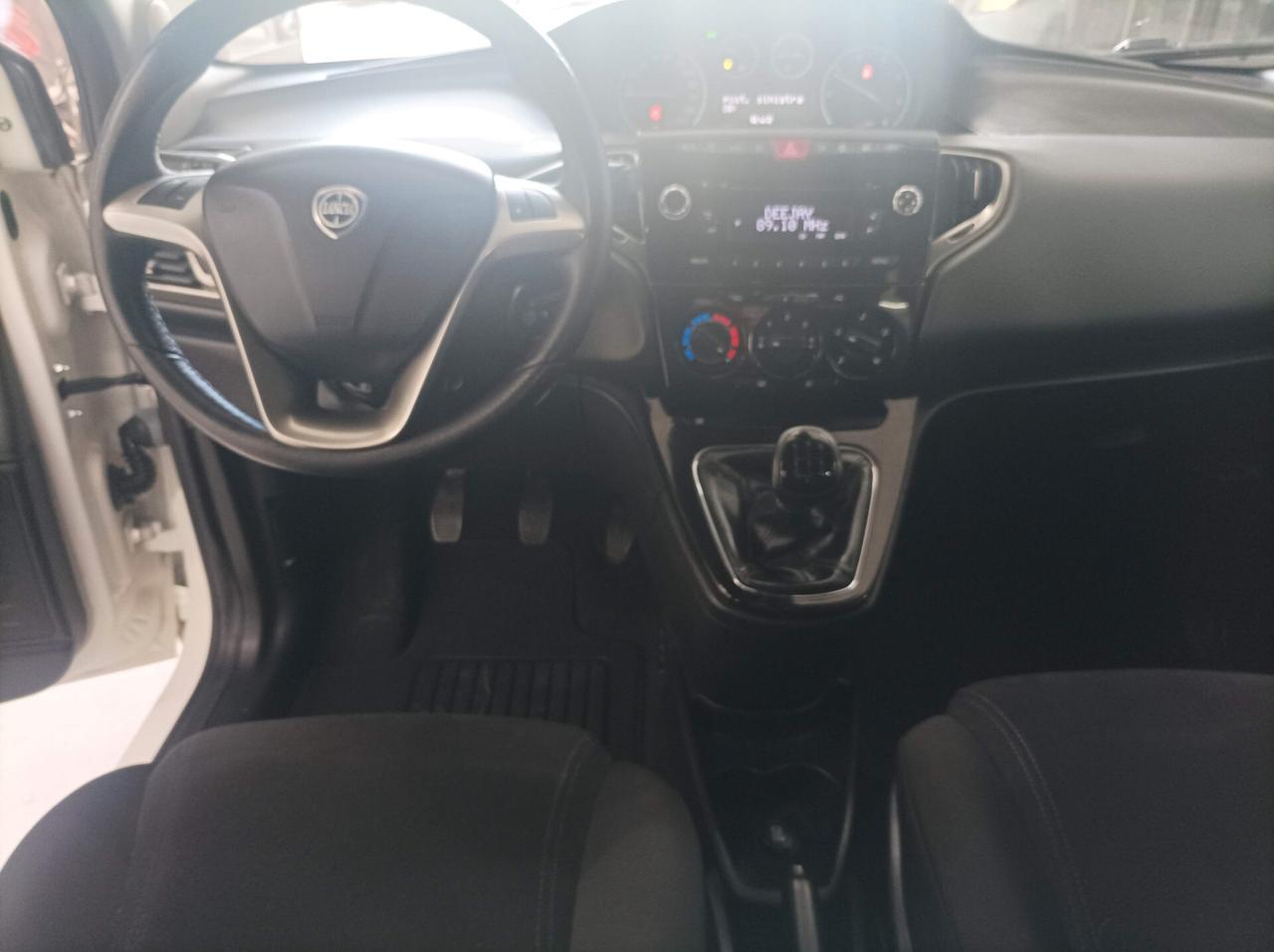 Lancia Ypsilon 1.3 MJT 16V 95 CV 5 porte S&S Gold 08/2015