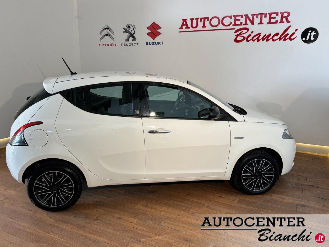 Lancia Ypsilon 5 Porte 1.0 firefly hybrid Gold s&s 70cv