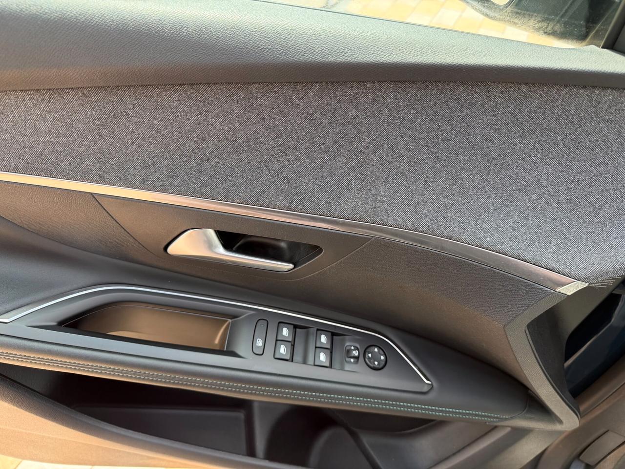 Peugeot 3008 1.5 BLUEHDI 130 cv. ALLURE PACK (Nav)