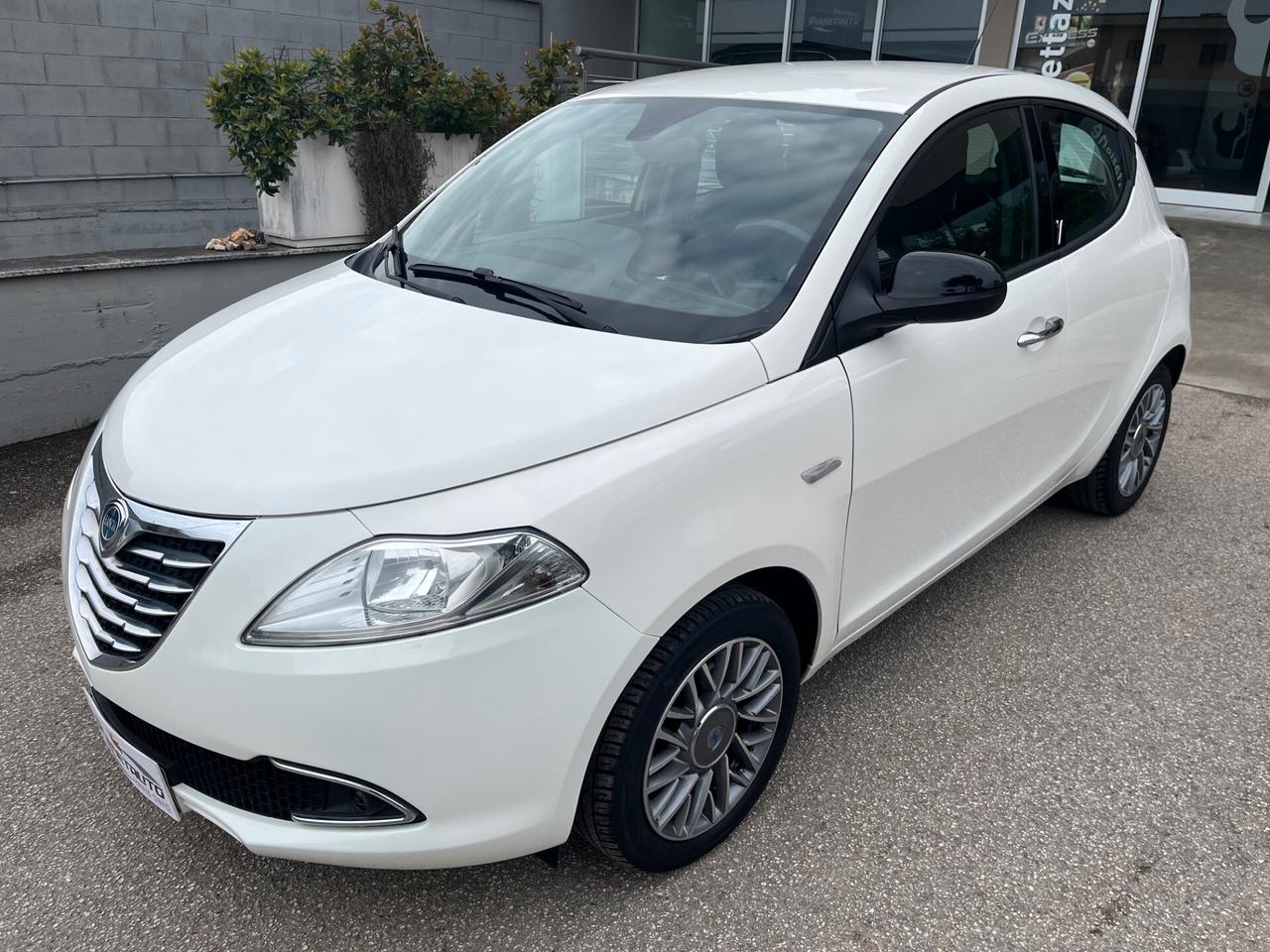 Lancia Ypsilon 1.3 mjt 95cv S&S Gold PDC/CLIMA. OK NEOPAT. PERF.