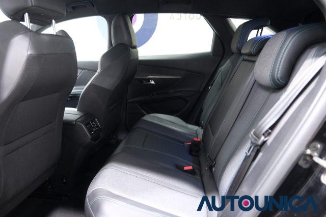 PEUGEOT 3008 HYBRID4 300 E-EAT8 ALLURE PACK