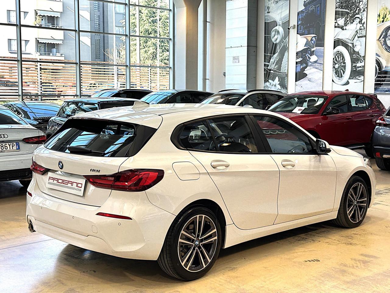 BMW 118 i Advantage - LED - 17"