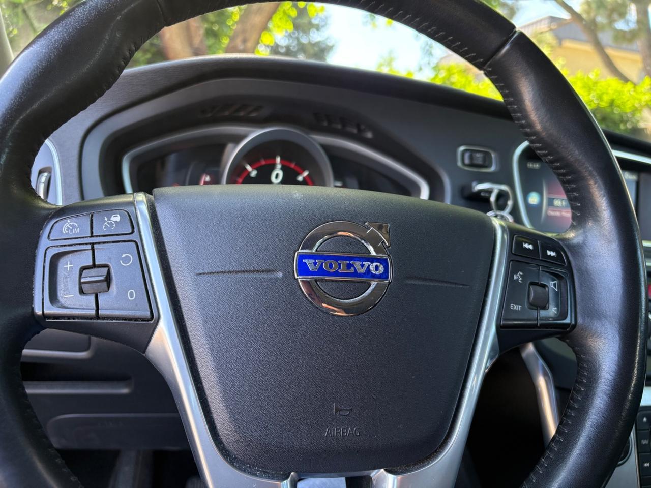 Volvo V40 D4 R-design Momentum Ocean 190cv EU6