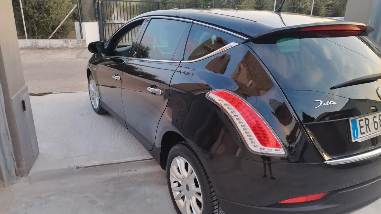 Lancia Delta 1.6 MJT DPF 105 CV Silver