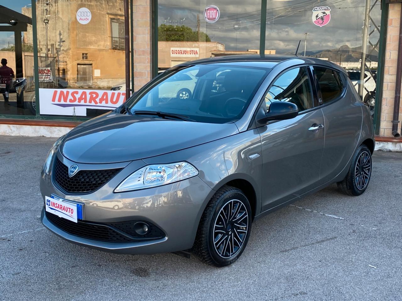 Lancia Ypsilon 1.0 FireFly 5 porte S&S Hybrid Ecochic Silver