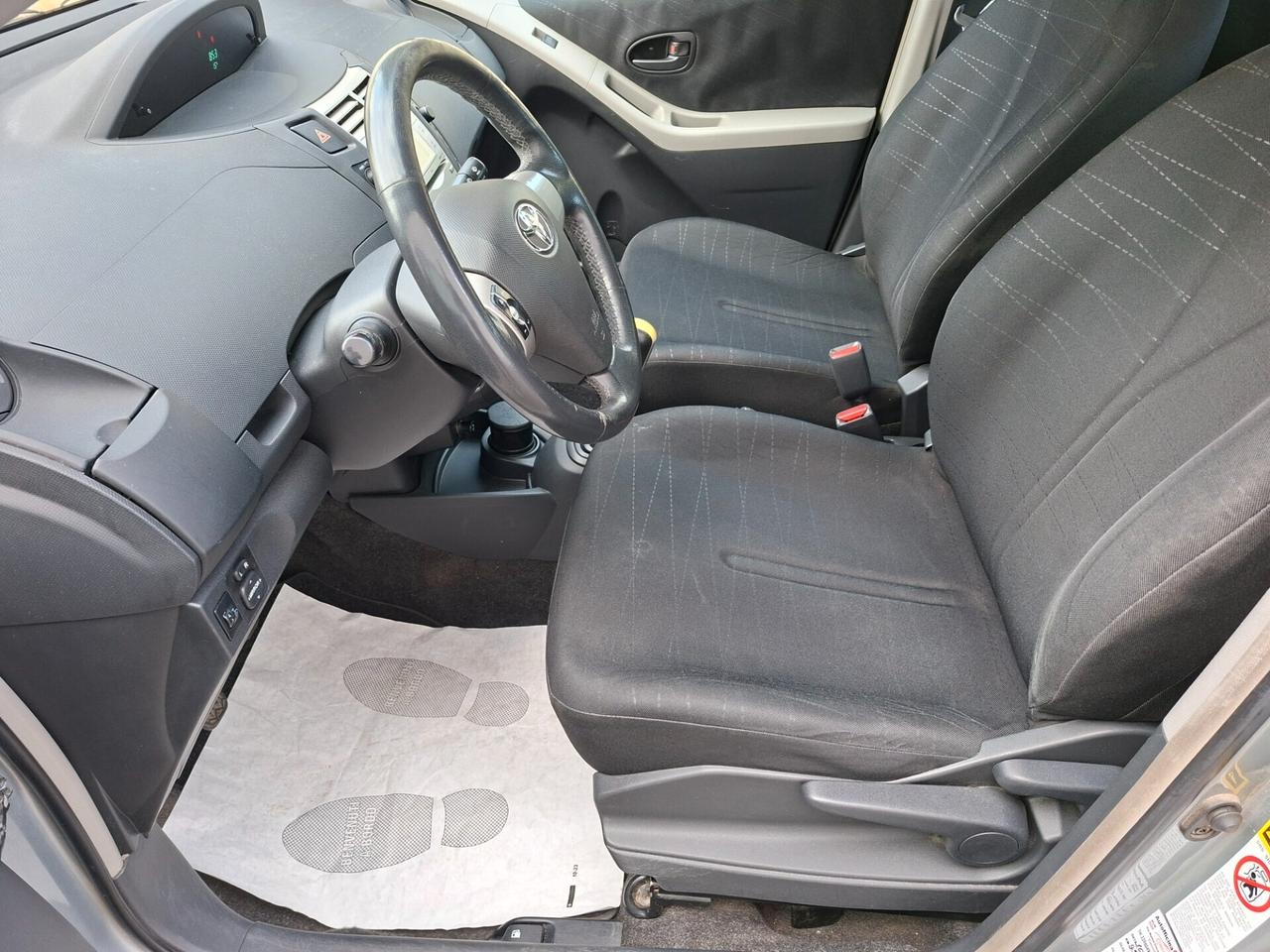 Toyota Yaris 1.3 5p. Luna *NEOPATENTATI*