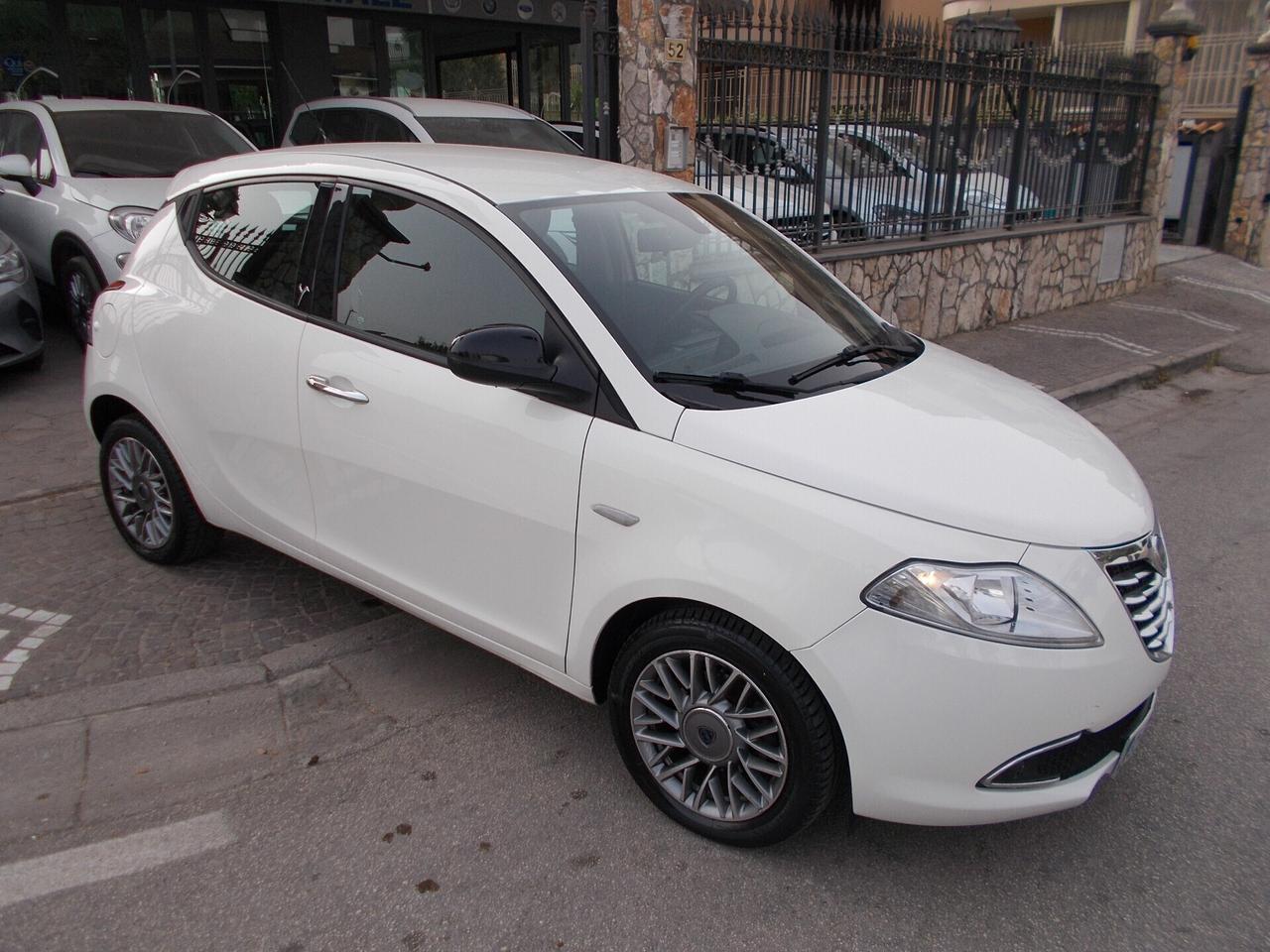 Lancia Ypsilon 0.9 TwinAir 85 CV 5 porte S&S Gold