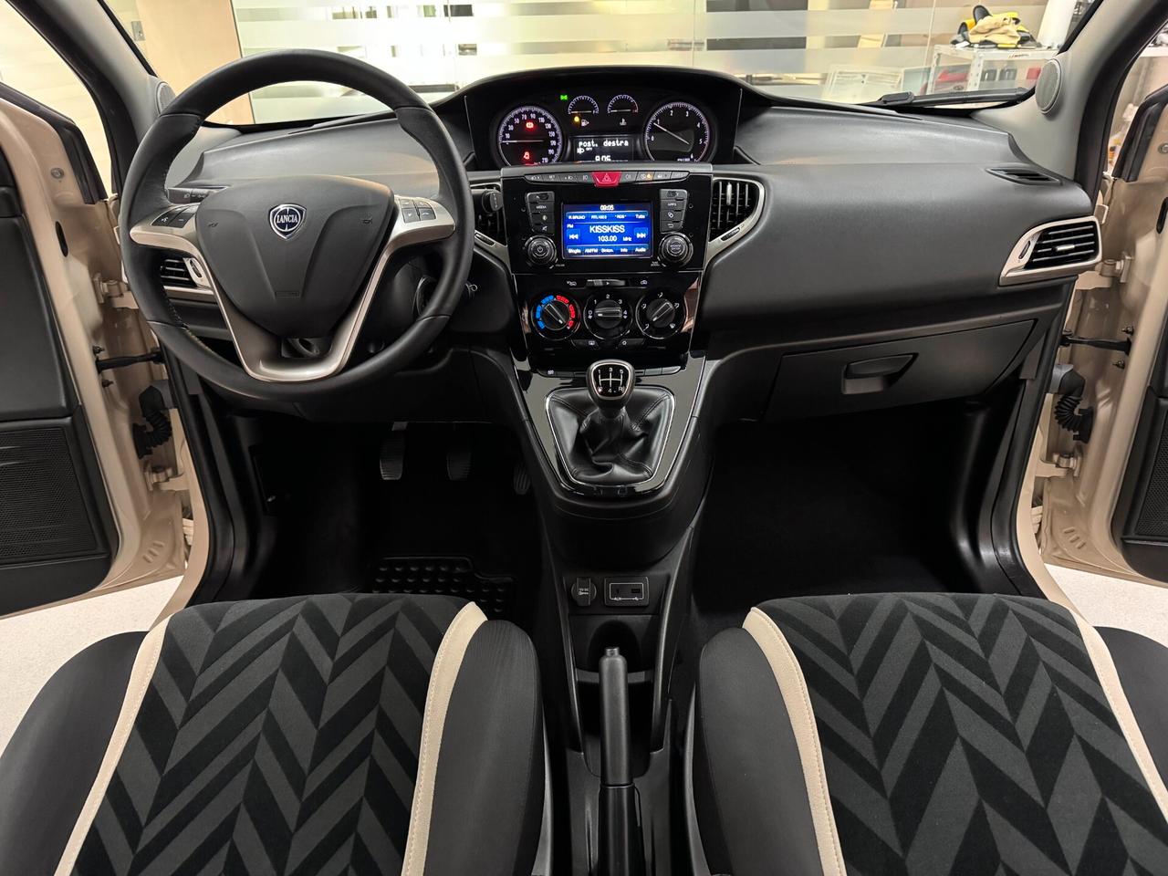 Lancia Ypsilon 1.3 MJT 16V 95/CV 5 porte Gold 2017