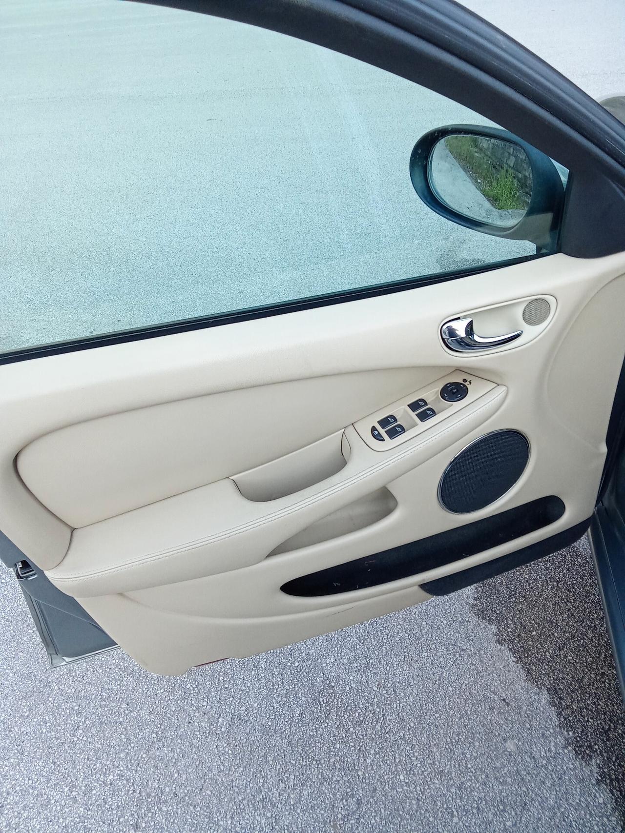 Jaguar X-Type 2.2D cat Wagon nuovo nuovo