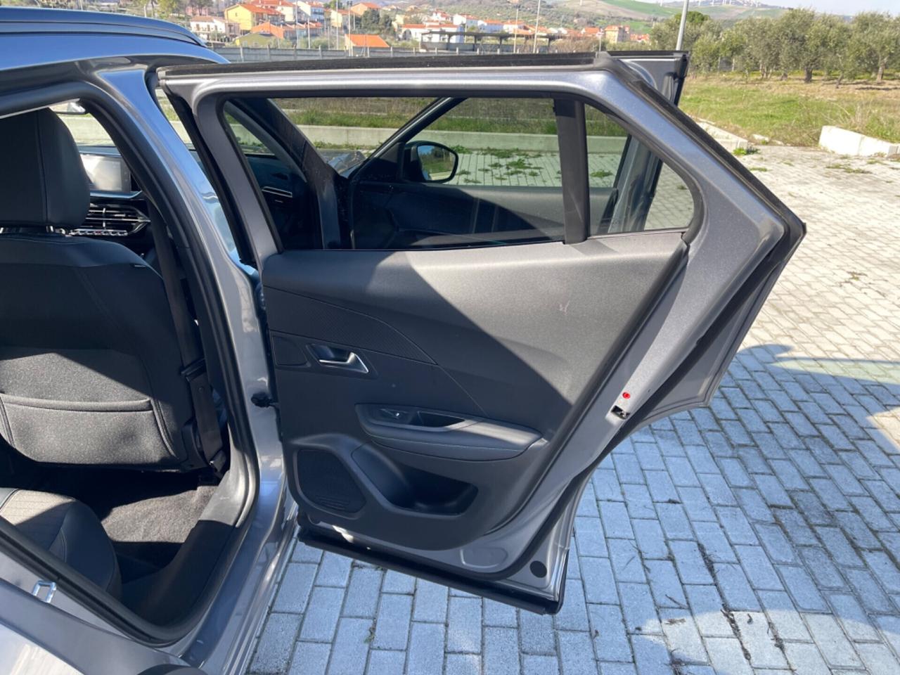 Peugeot 2008 BlueHDi 130 S&S EAT8 Allure