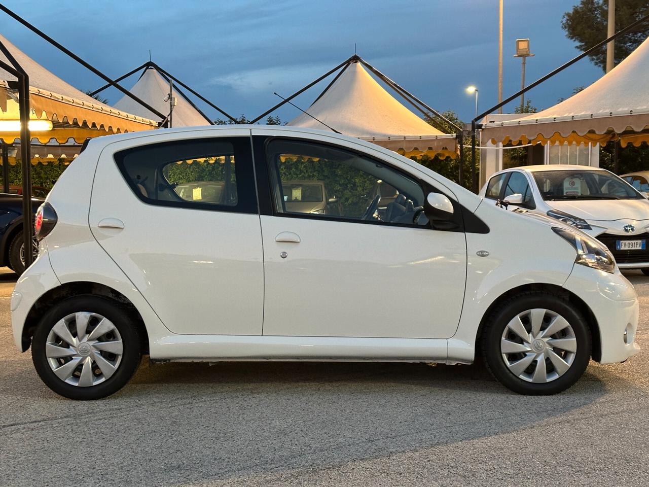 TOYOTA Aygo 1.0 VVT-i 5 porte Lounge Connect M-MT