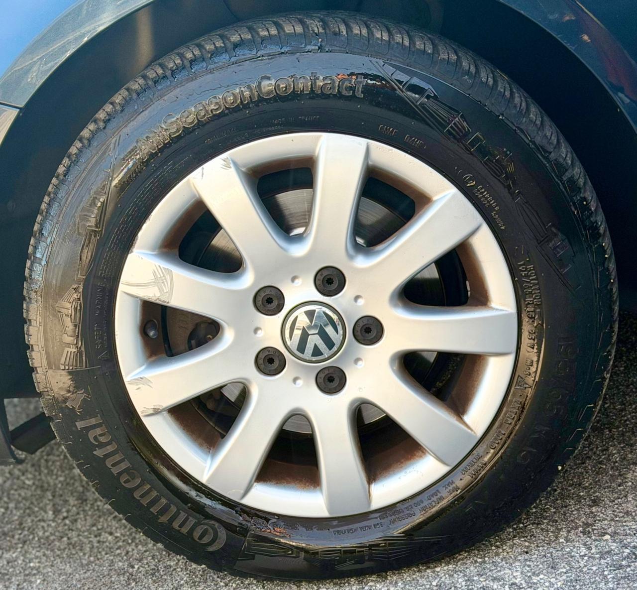 Volkswagen Golf 1,6 benzina km 120,000 ok neopatentati ! ! B