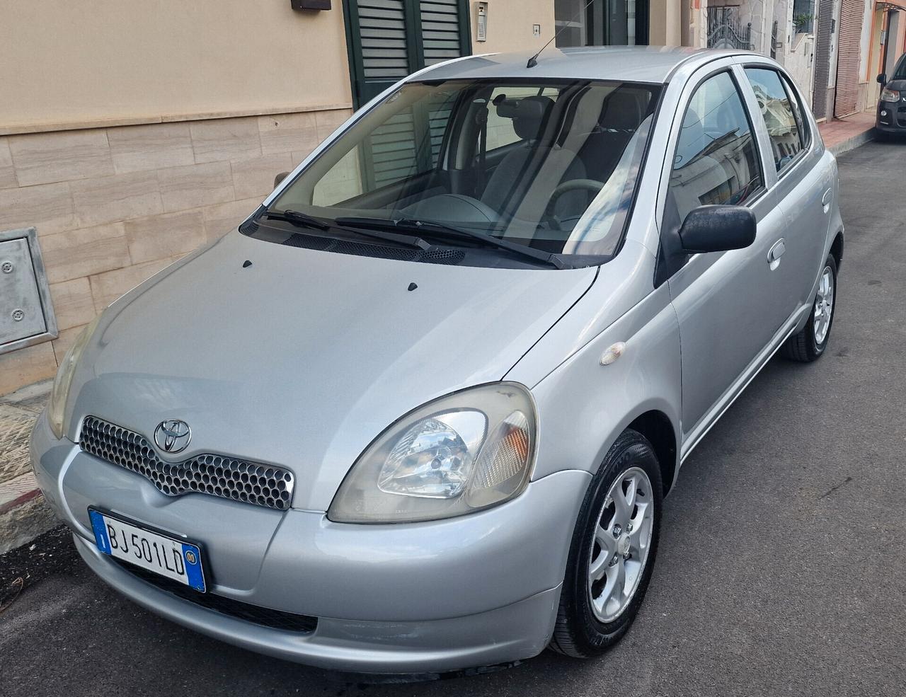Toyota Yaris 1.0 cat 5 porte Aria condizionata