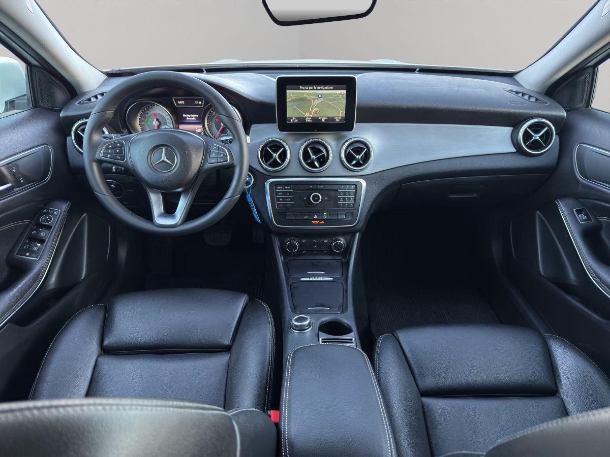 MERCEDES - Classe GLA - GLA 200 d Automatic Premium AMG TETTO