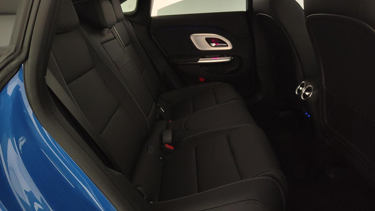 Mercedes-Benz CLA 250+ con tecnologia EQ