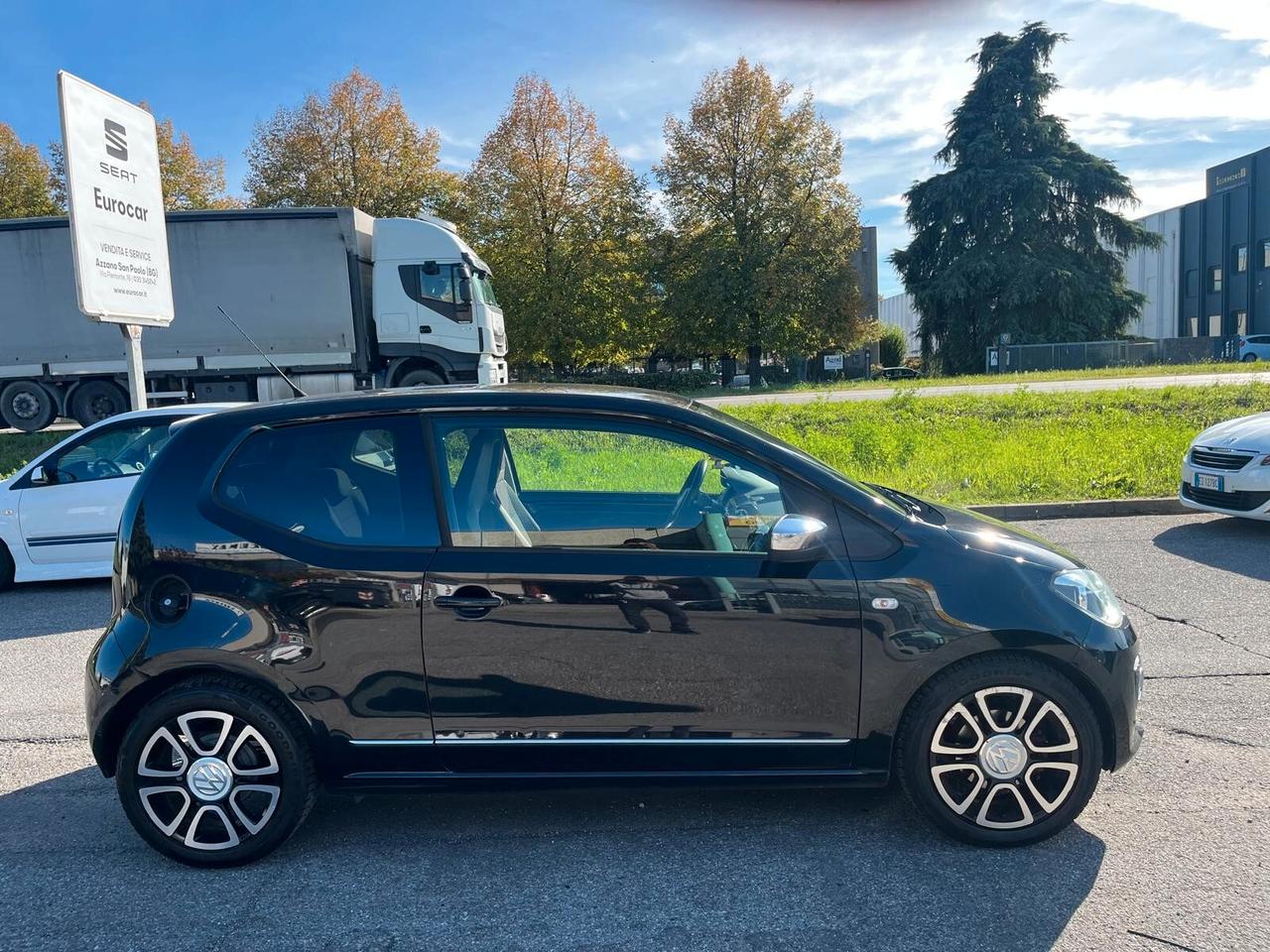 Volkswagen up! High 1.0 75cv