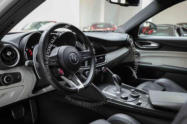 Alfa Romeo Giulia QUADRIFOGLIO|SPECIAL PAINT|HARMAN/KARDON|19''|