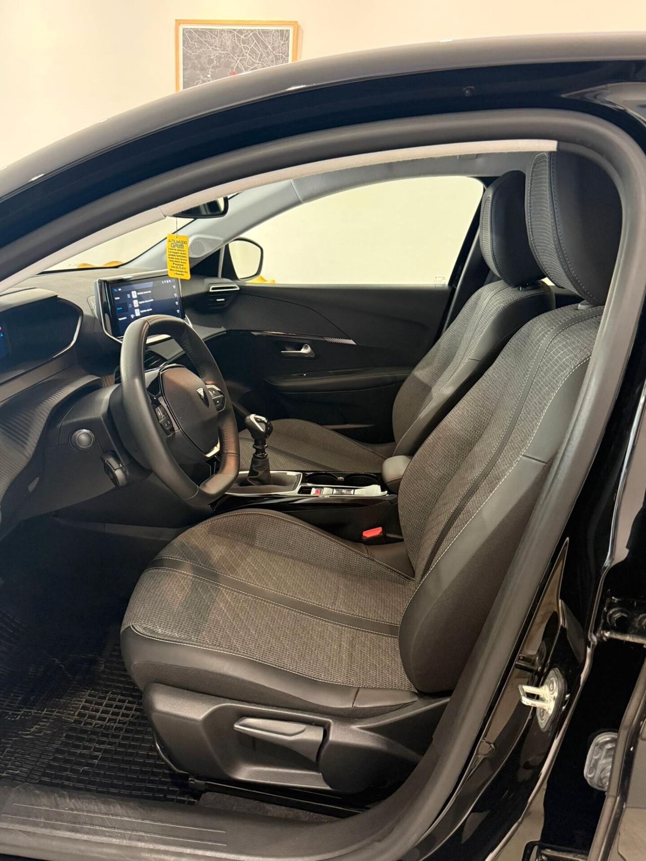 PEUGEOT 208 ALLLURE PACK 1.2 100CV ANNO 2025 CON 15.000KM