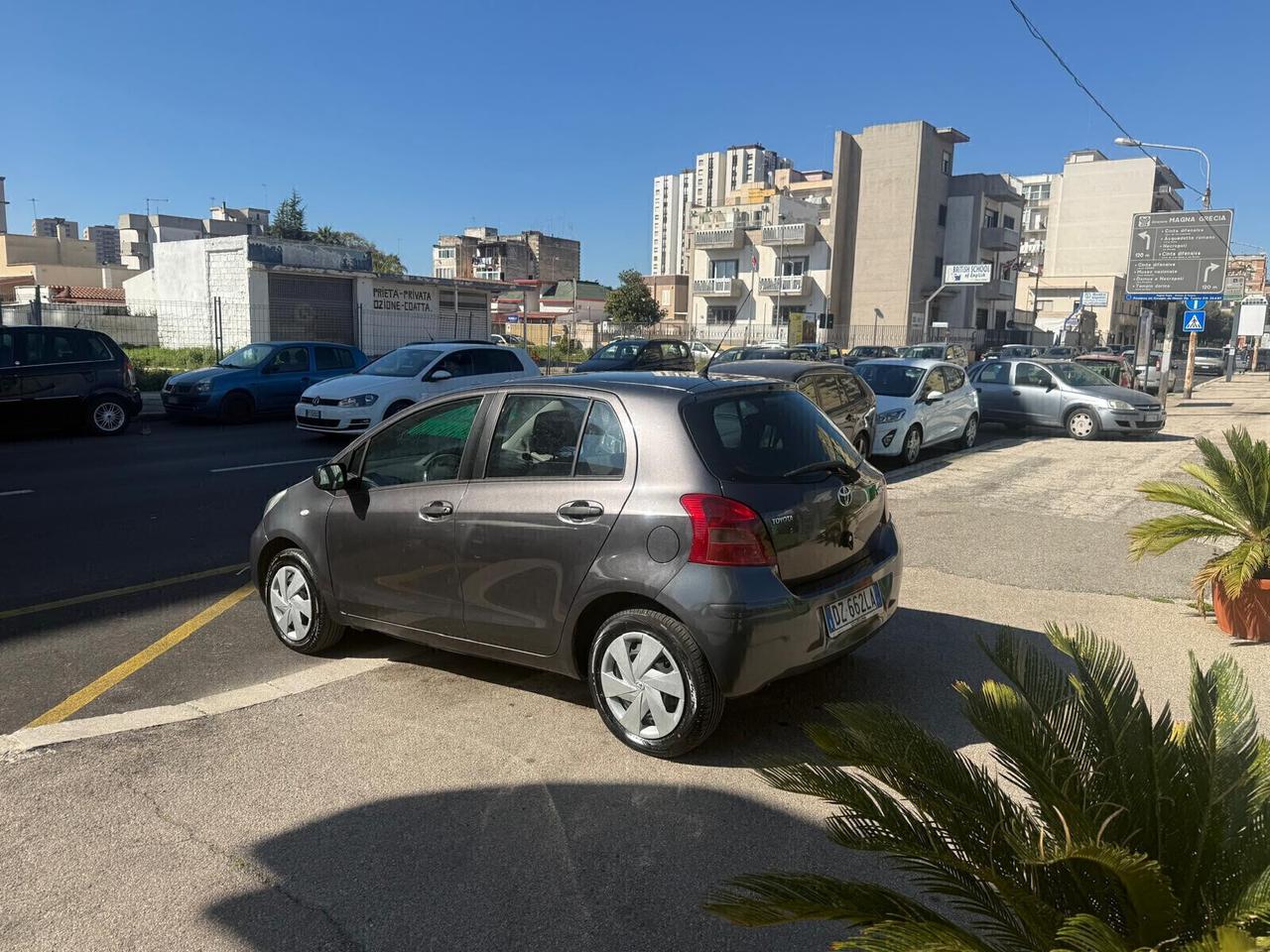 Toyota Yaris 1.0 BENZINA - 5 porte - NEOPATENTATO