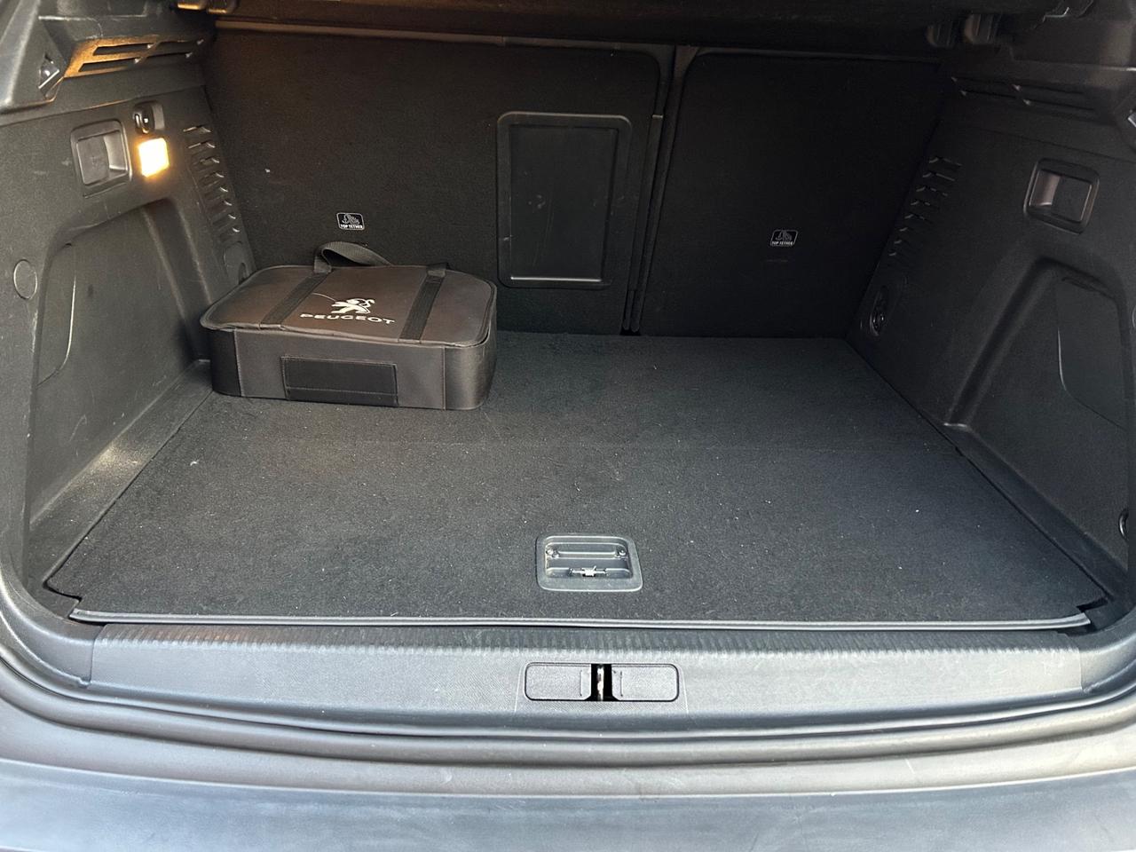 Peugeot 3008 Hybrid4 300 e-EAT8 GT