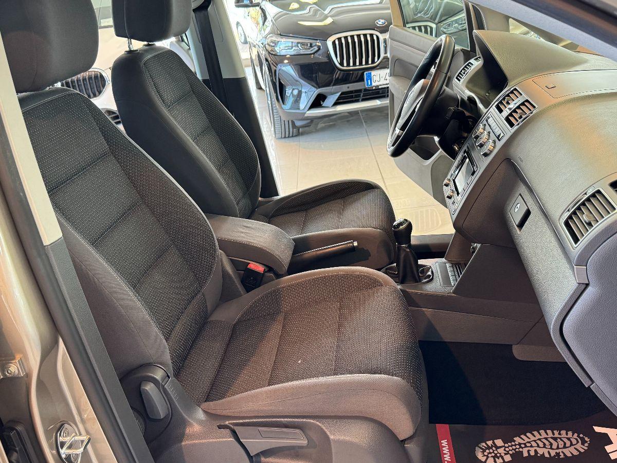VOLKSWAGEN Touran 1.6 TDI Highline solo 130.000km