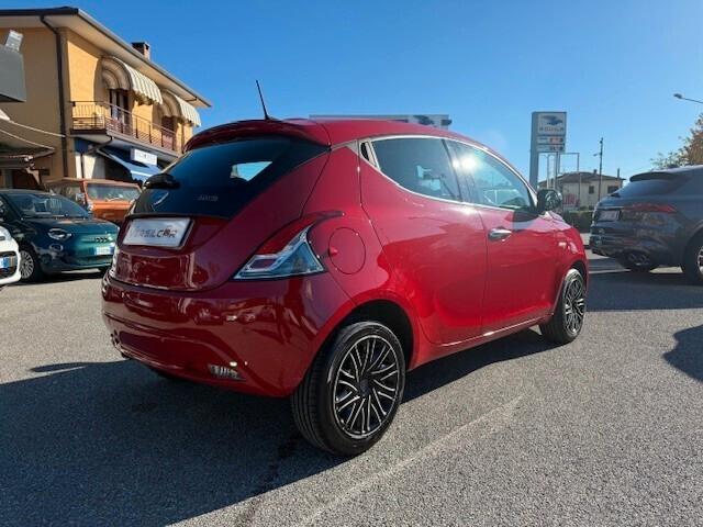 Lancia Ypsilon 1.0 FireFly 5 porte S&S Hybrid Ecochic Gold