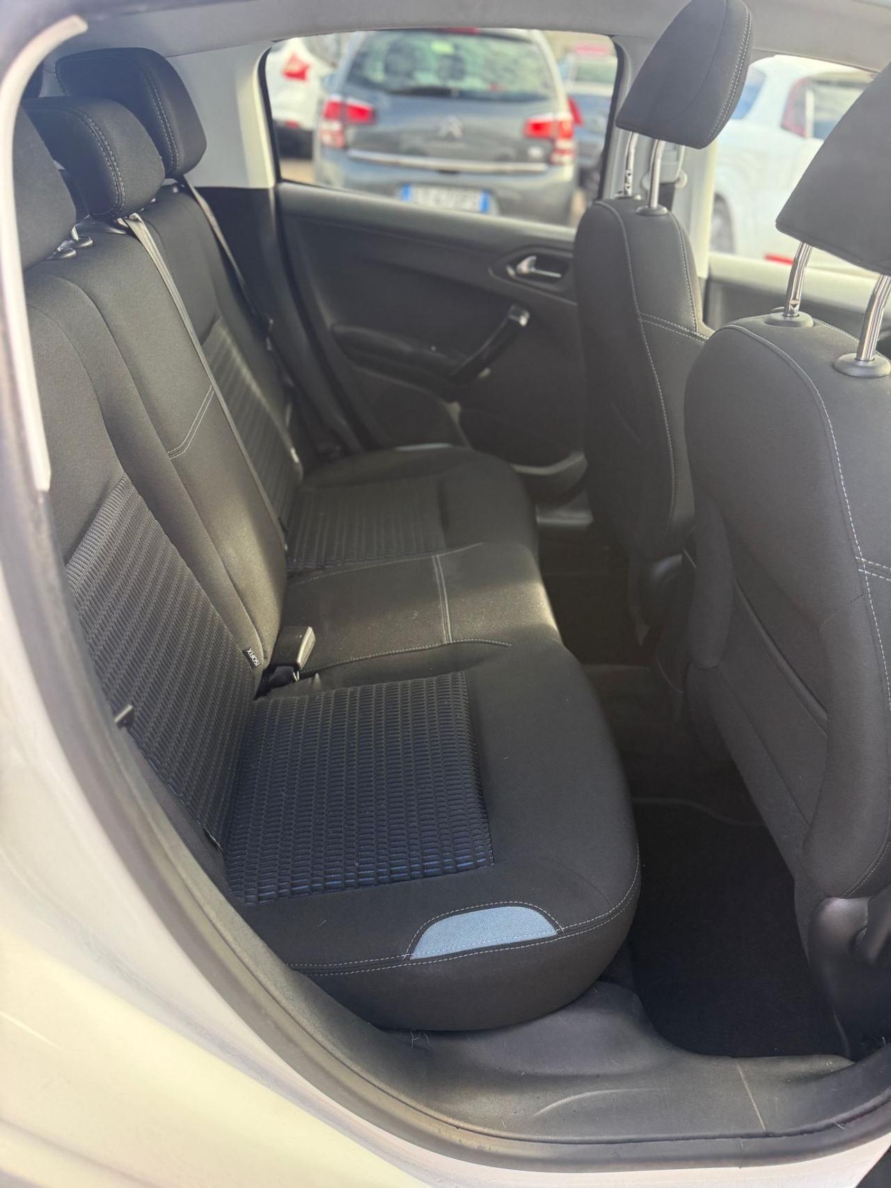 Peugeot 208 1.2 VTi NEOPATENTATI OK SOLO 130.000 KM