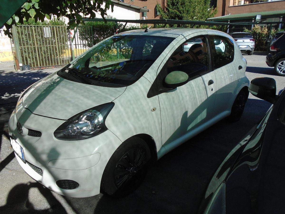 TOYOTA Aygo 12V VVT-i 5 porte Now Connect 120000 KM