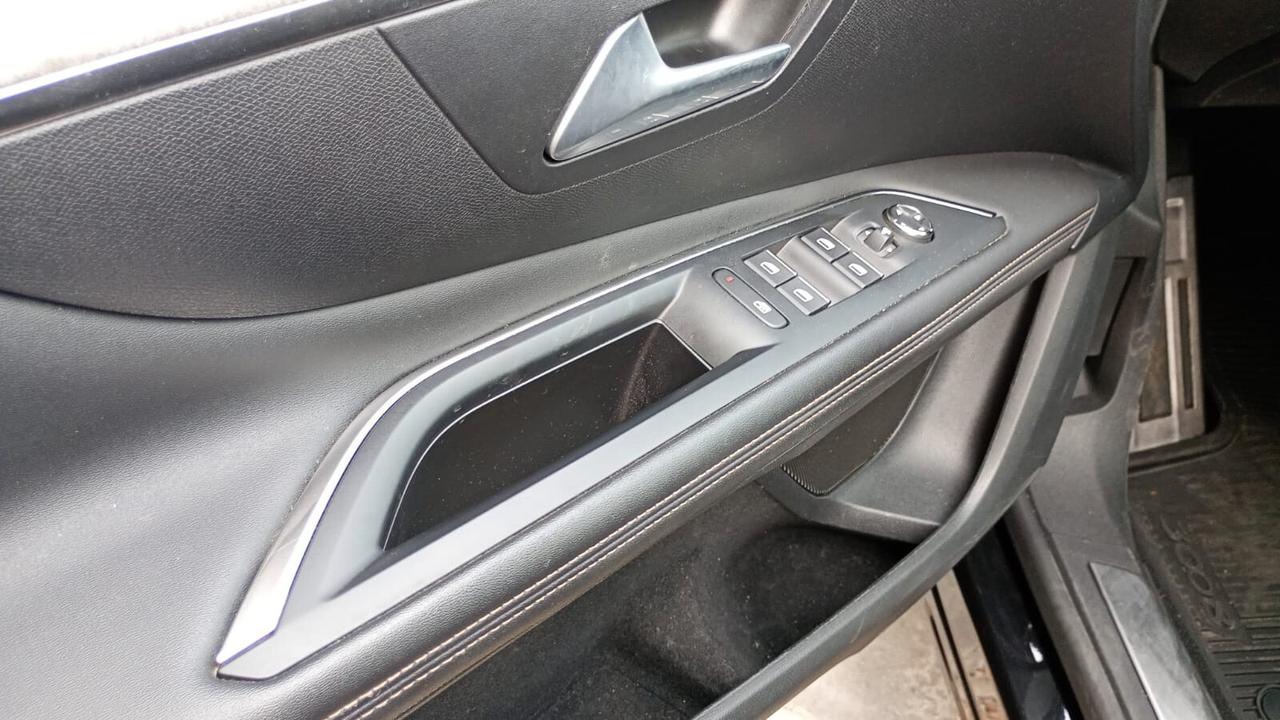 Peugeot 3008 PureTech Turbo 130 S&S EAT8 GT