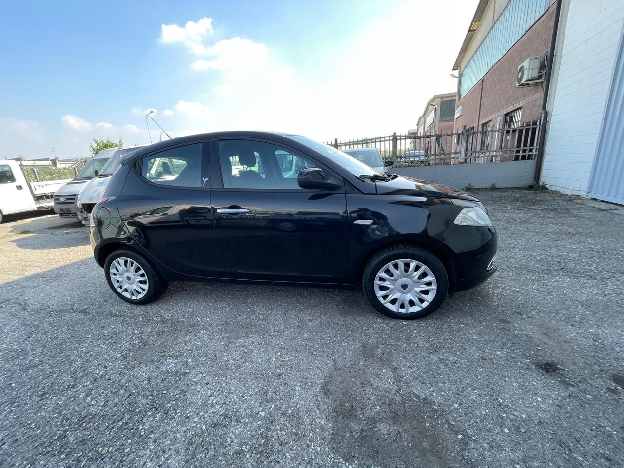 Lancia Ypsilon 1.2 69 CV Unyca