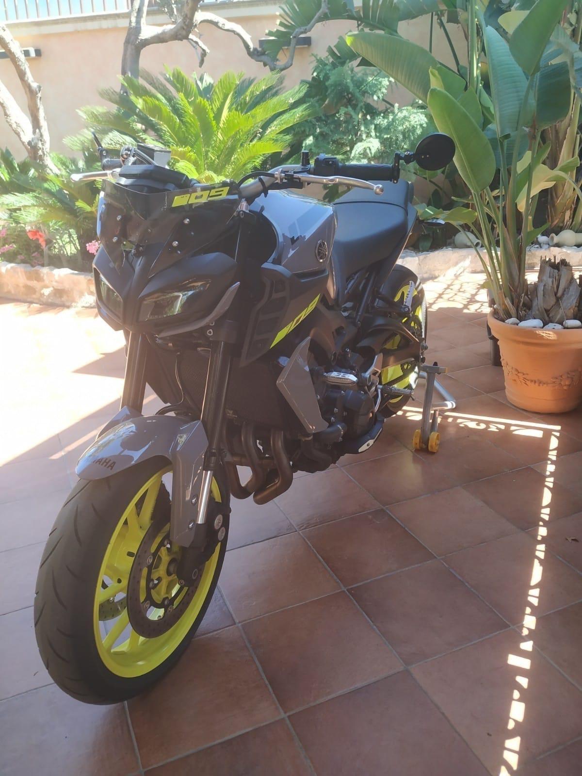 Yamaha MT-09 Grigio Nardo