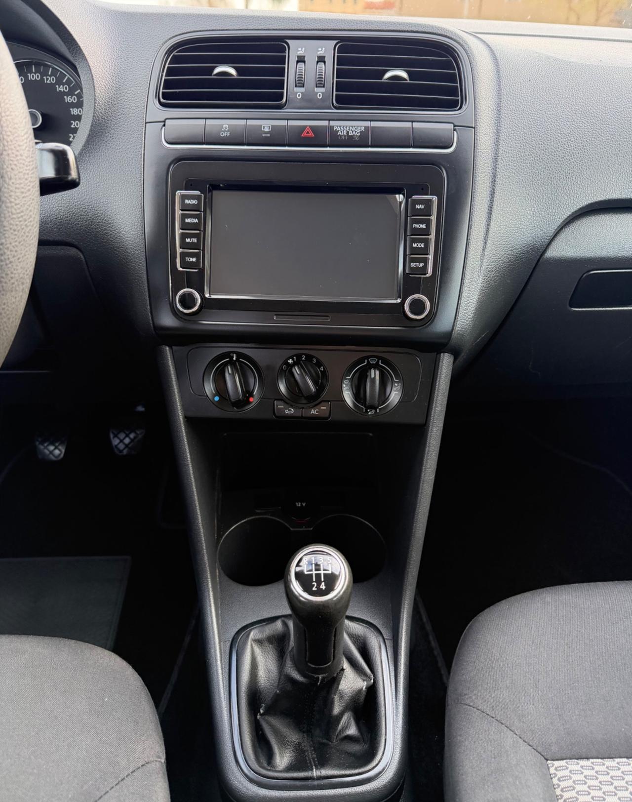 VOLKSWAGEN POLO 1.2 BENZINA 5 PORTE NEOPATENTATi